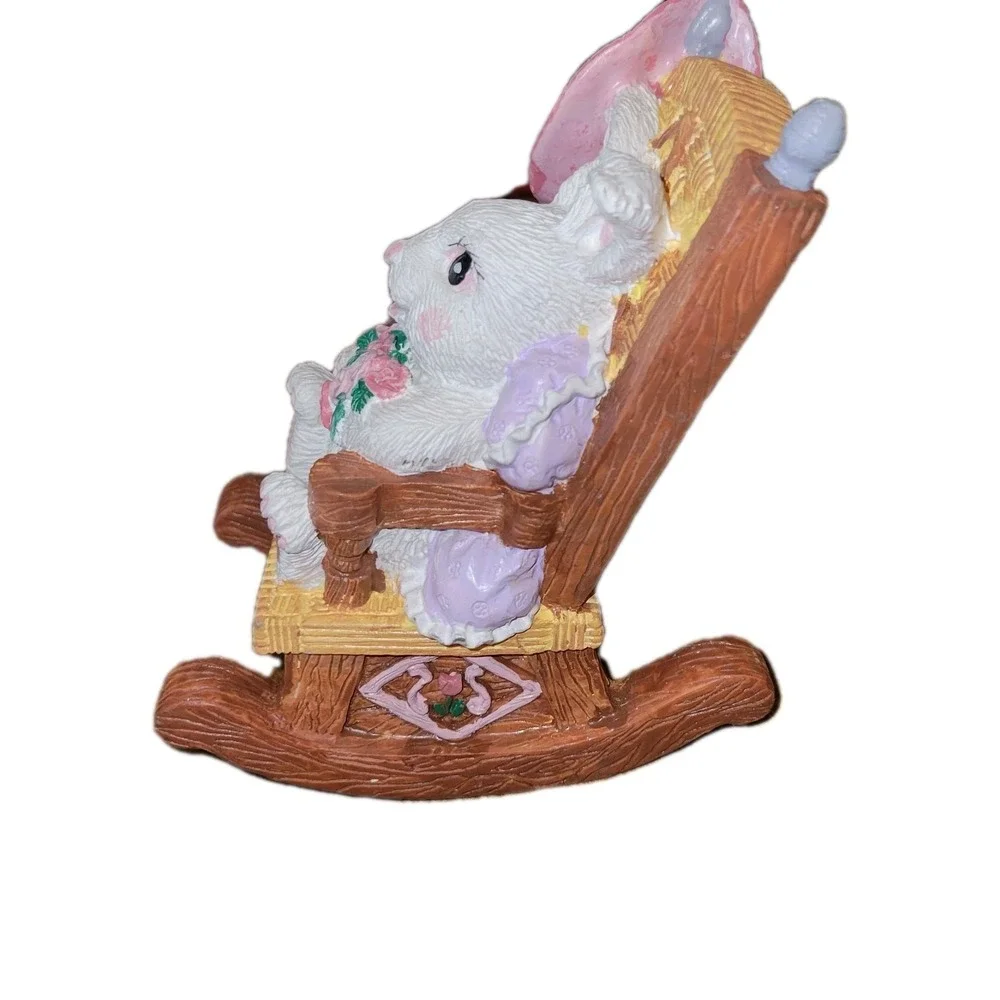Easter Bunny in Rocking Chair Music Box Plays the‎ Song 